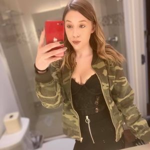 Meet your Posher, Alexus